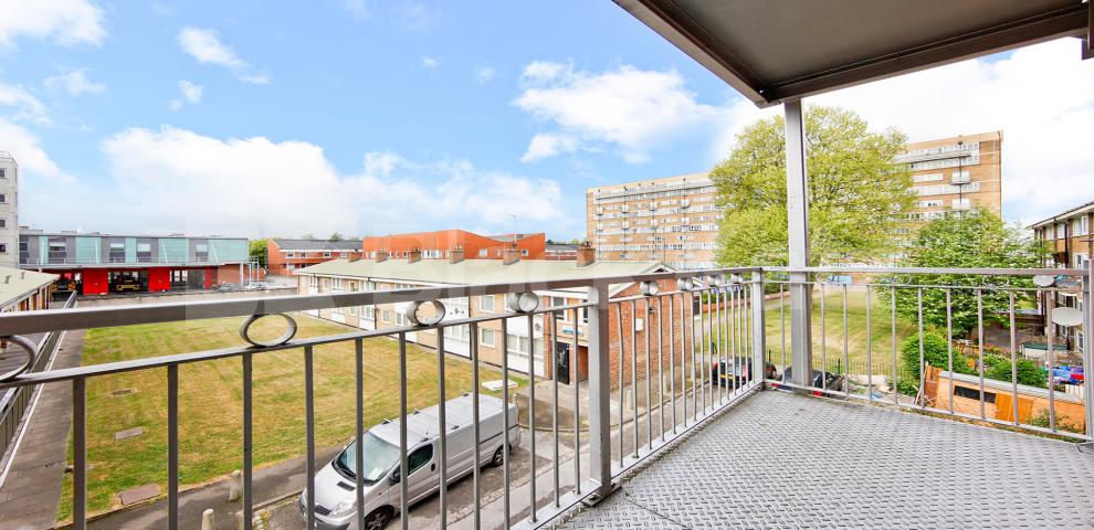 			UNDER OFFER , 3 Bedroom, 1 bath, 1 reception Apartment			 Windsor Court - Copers Road, Bermondsey